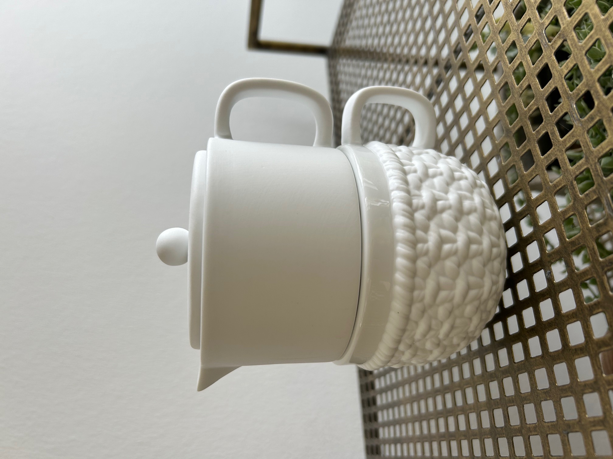 Kande og kop med strik mønster